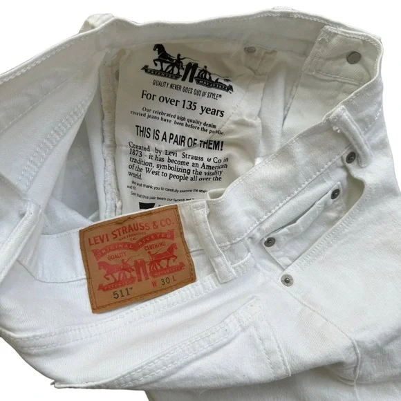 Levi's‎ Women's 551 White Classic Bermuda Denim Short Size: 30 - Picture 4 of 10